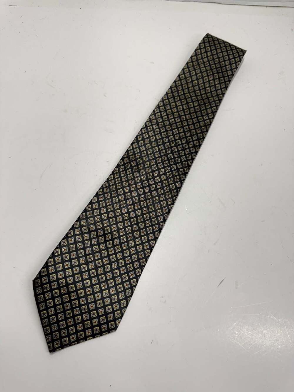 Arsenal Men's Geometric Pattern Hand-Made Silk Necktie